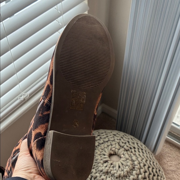 Leopard Print Knee-High Boots - Picture 4 of 5